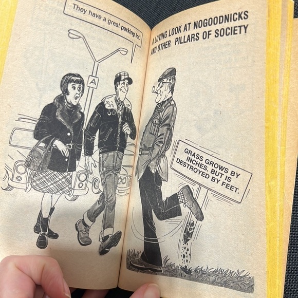 MAD’s 1977 Takes A Loving Look Collector’s Book - Picture 6 of 7